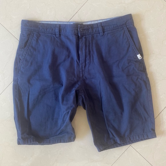 Navy Quiksilver short size 32 - Picture 1 of 2